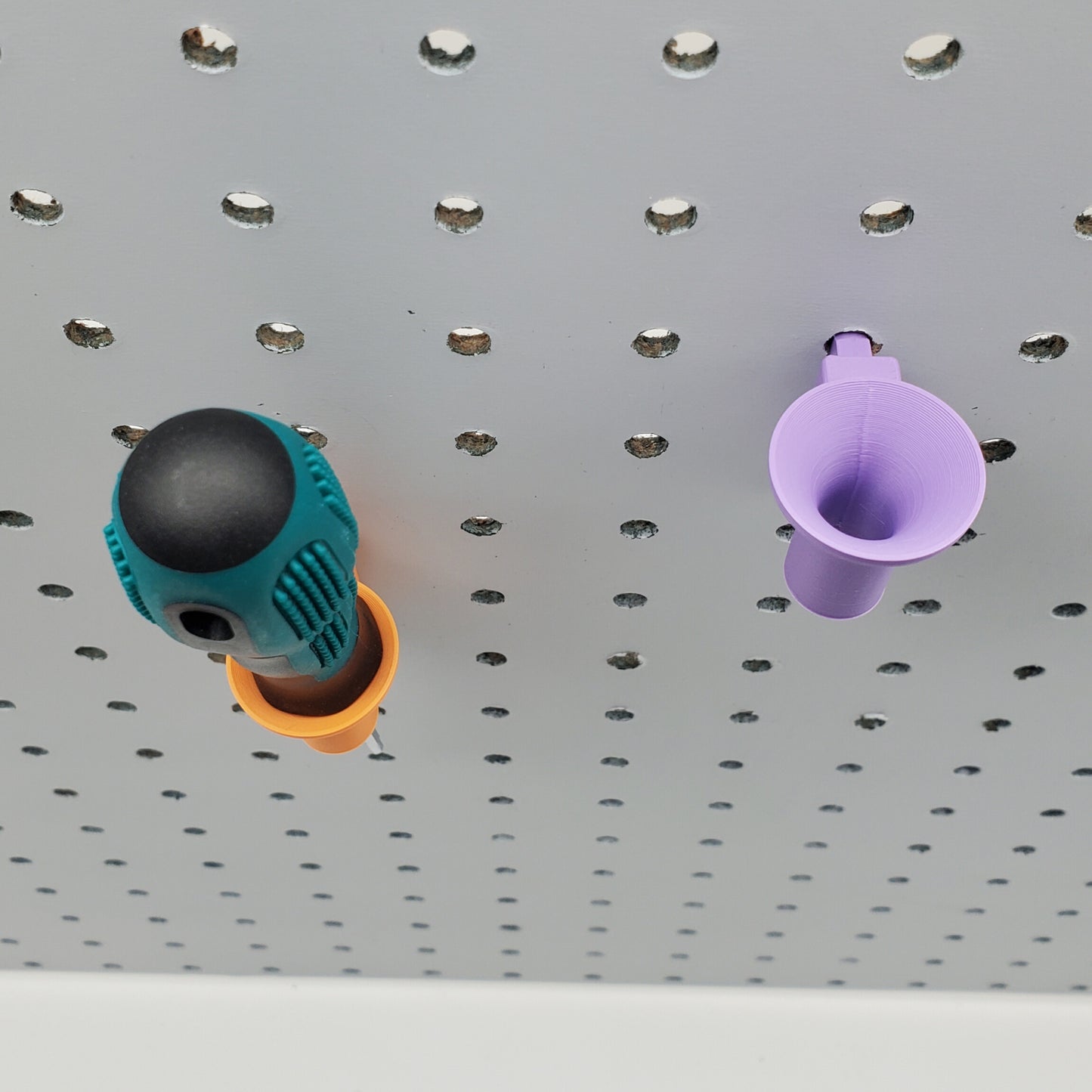 Single Screwdriver Funnel | 1/4" Pegboard Compatible
