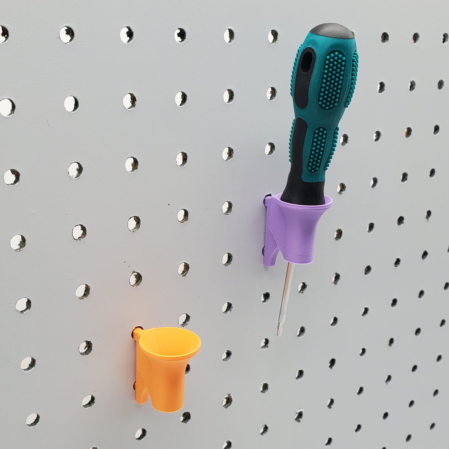 Single Screwdriver Funnel | 1/4" Pegboard Compatible