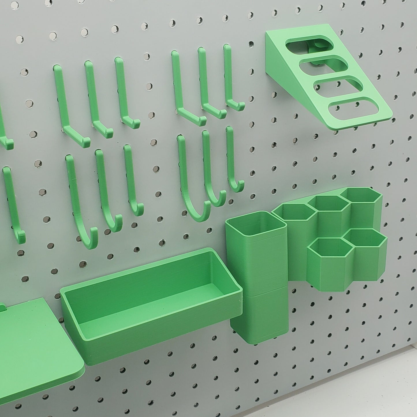 General Maker 1 | 1/4" Pegboard Compatible