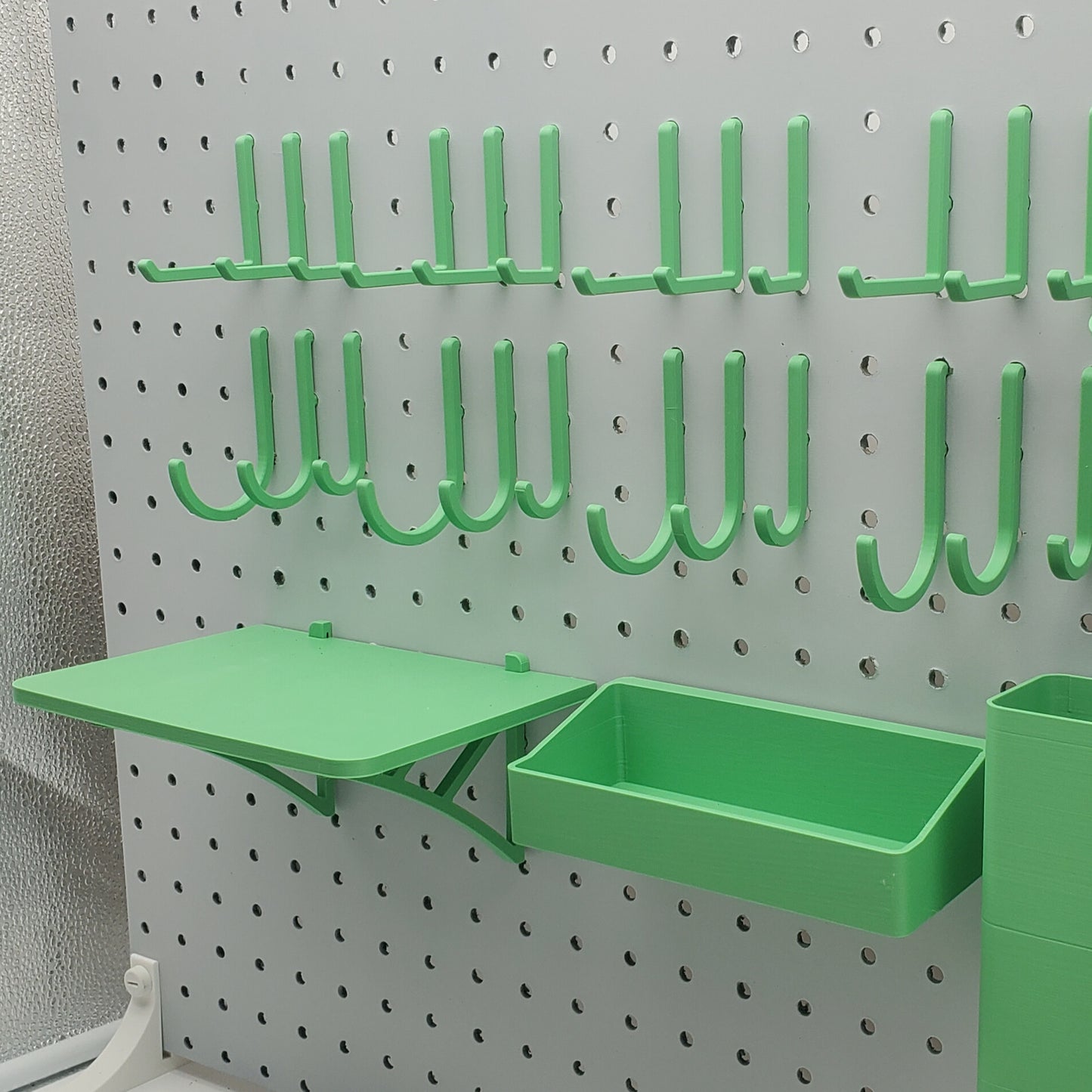 General Maker 1 | 1/4" Pegboard Compatible