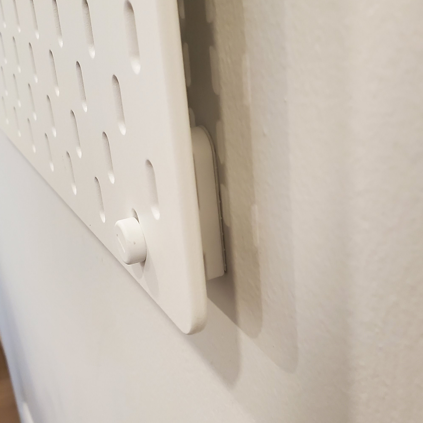 Lower Secure Supports, Command Strip, SKADIS Compatible