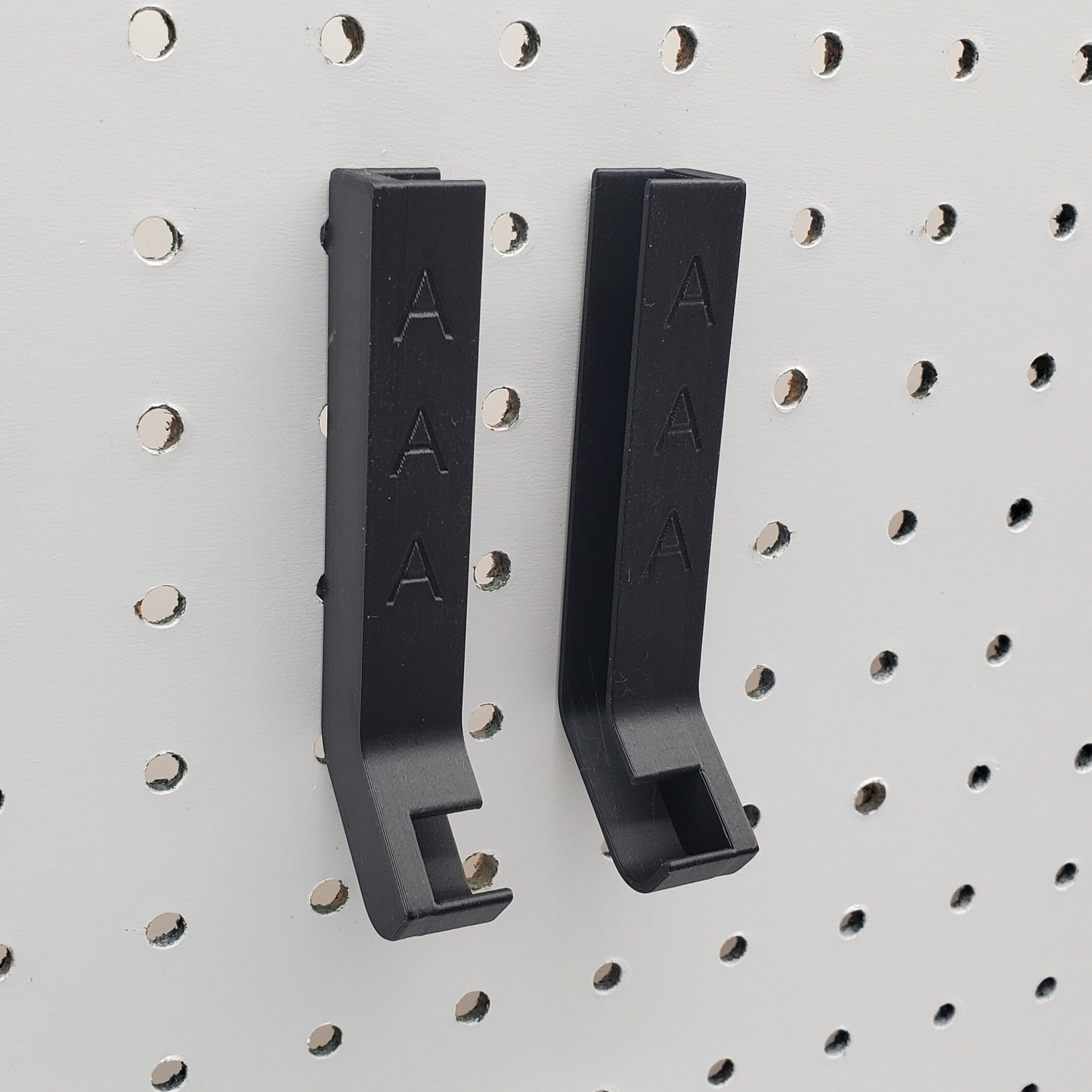 AAA Battery Holder | 1/4" Pegboard