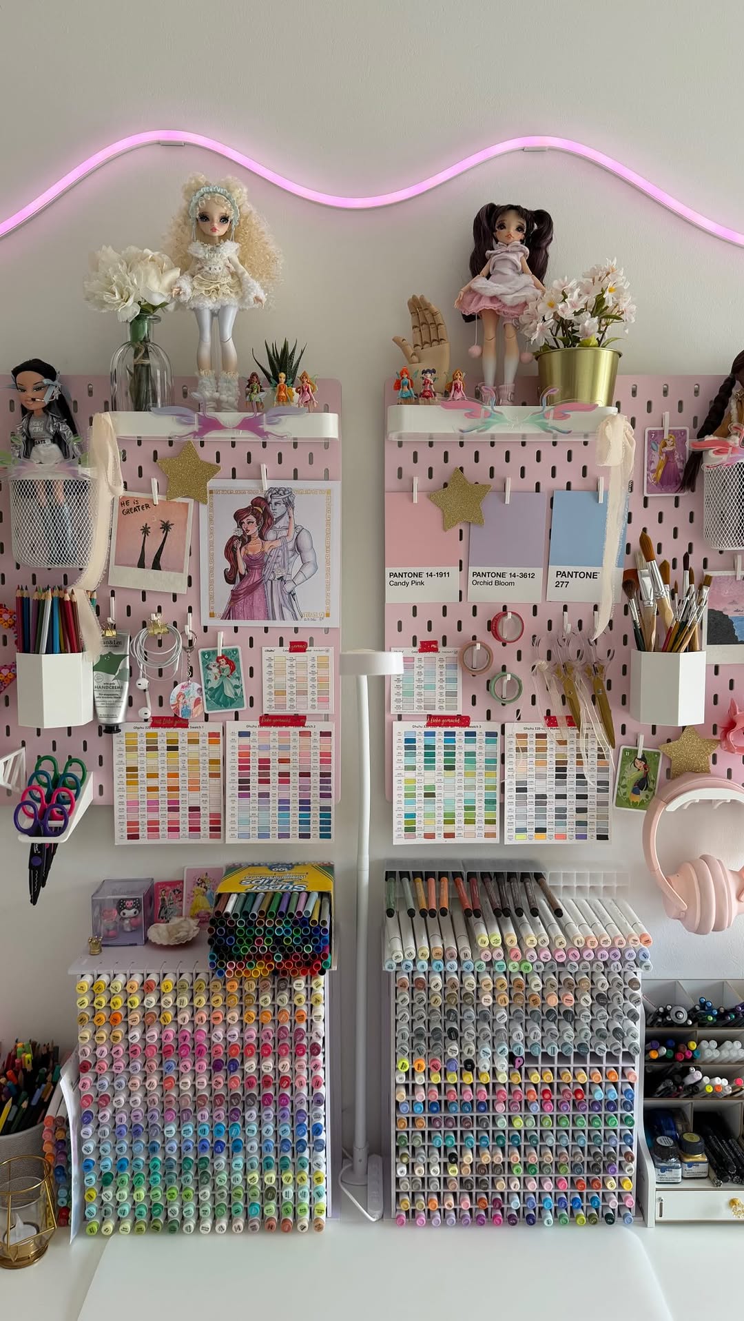 Arts and collectibles setup by Tibelya (@brokenstar.studio) using 1/4" pegboard with markers and art supplies