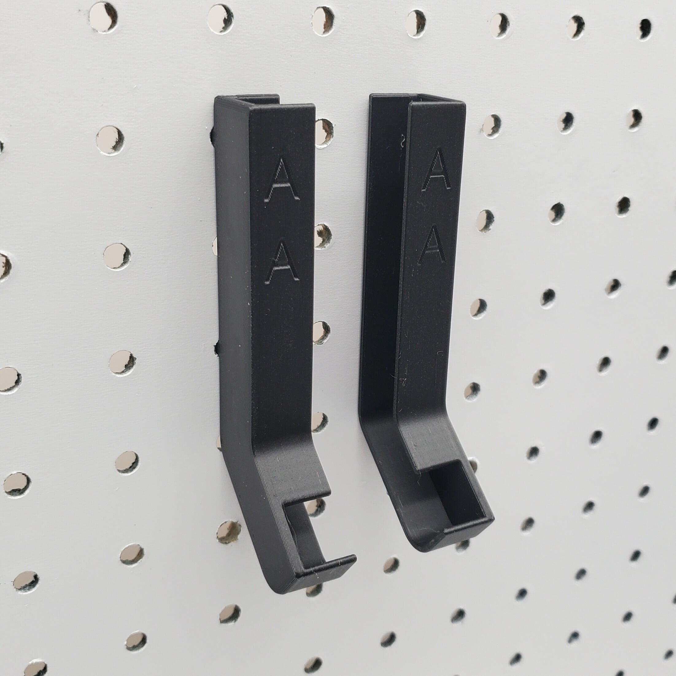 Battery Holder, 1/4", AA Dispenser for pegboard