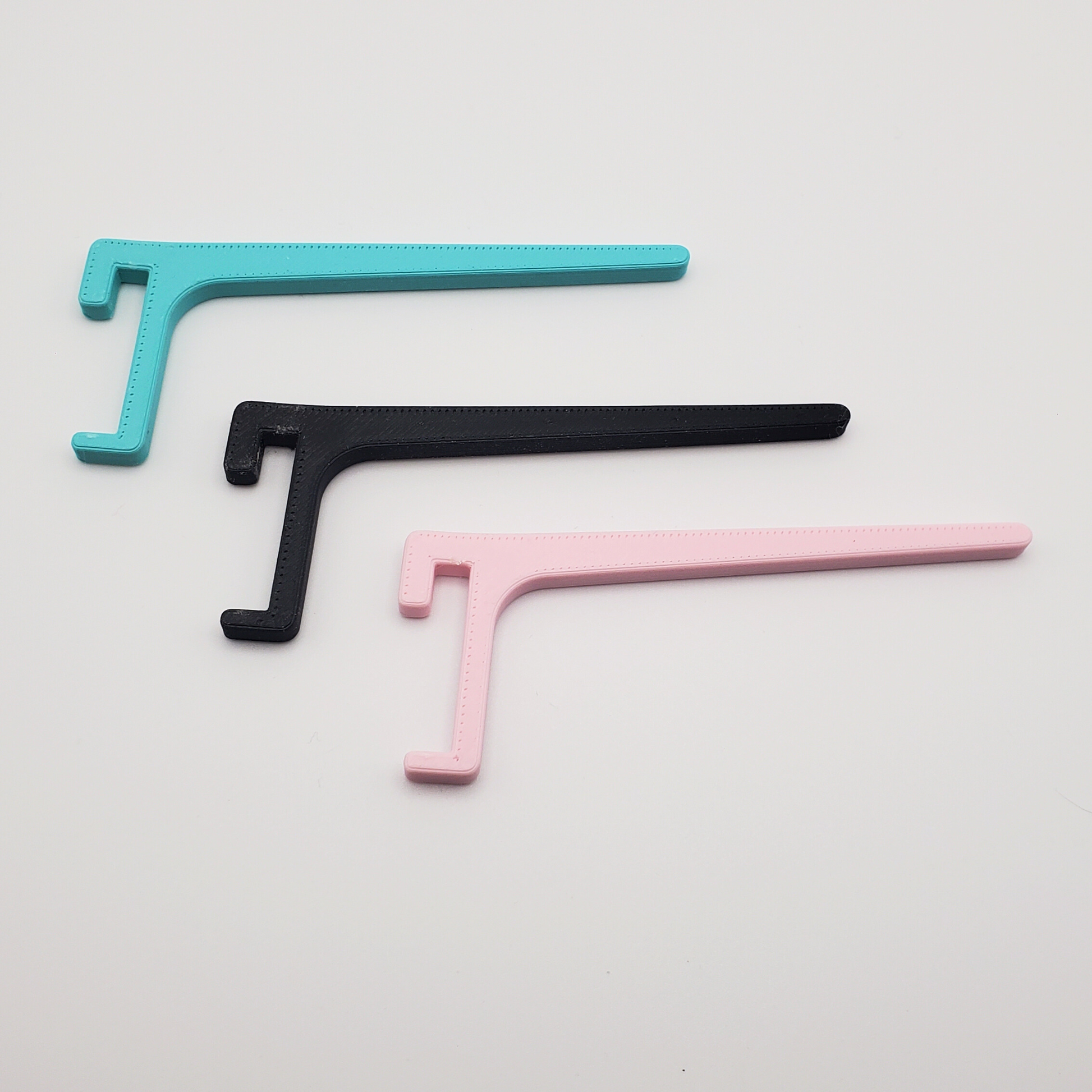 Side profile of SKADIS compatible hooks.